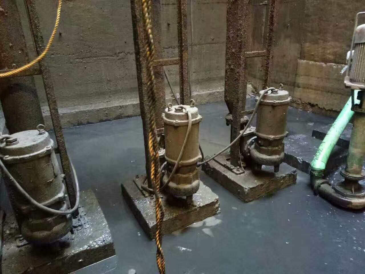 河口污水池清理